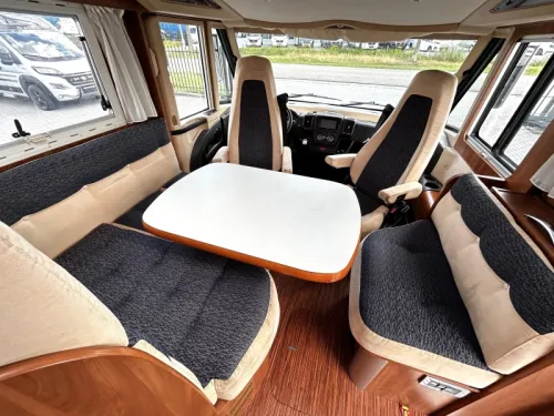 Laika Kreos 7010 French bed/pop-top roof/automatic photo: 8