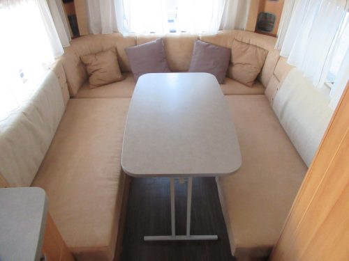 Eriba Feeling 430 WITH SPACIOUS LOUNGE SOFA photo: 4