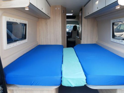 Clever 6.40 Mtr Buscamper, Maxi Chassis, Low Single Beds!! photo: 19