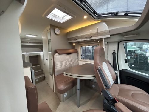 B&uuml;rstner Travel Van T 620 G  photo : 9