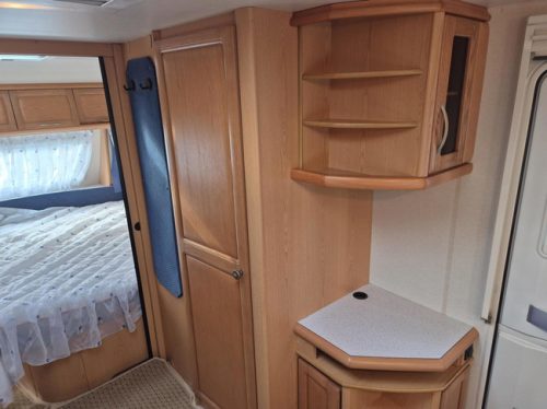 Hobby PRESTIGE 560 Kingsize Bed + Awning New type 2nd owner photo: 11
