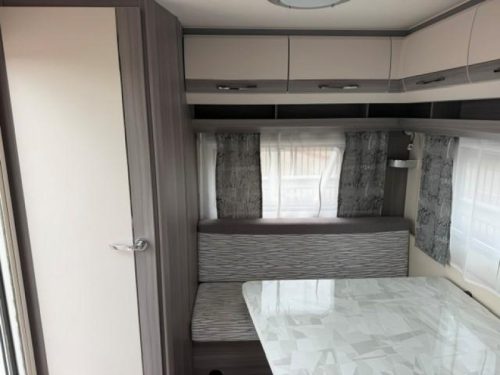 Hobby On Tour 390 SF Thule awning photo: 9