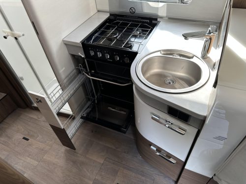Hymer BML-I 780 OVERHEAD CUPBOARDS INSTEAD OF LIFT BED! photo: 12