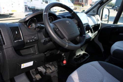 Junger Knaus VanSation 650 Peugeot 2.2 l/ 165 PS mit nur 7.873 km Einzelbetten (45  Foto: 17