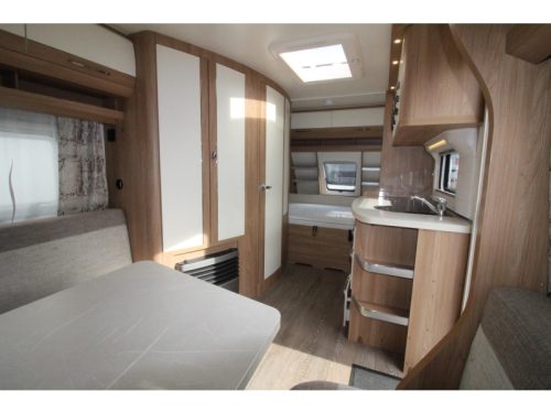 Hobby De Luxe 455 UF Thule 6300 Ultraheat Foto: 15