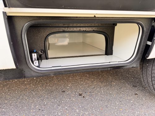 Hymer B-MC T 680 single beds pop-top roof photo: 10