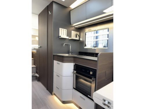 Adria Coral Supreme 670 DL - 180 CV foto: 11