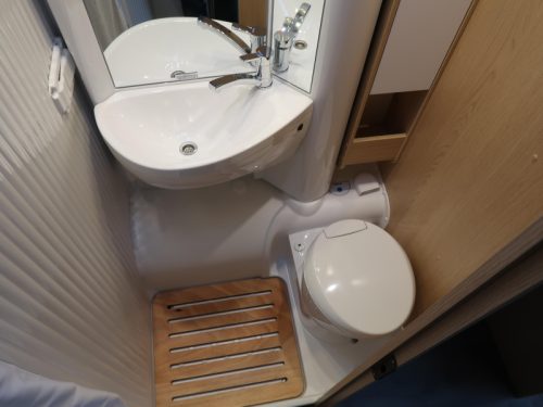 Sunlight V67S Adventure TALL FRIDGE/ 2X1 BED!! photo: 16