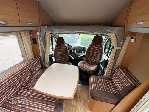 Eura Mobil Terrestra 670 SB French bed photo: 16
