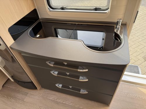 Hobby De Luxe Edition 495 UL 2 BERTHS MOVER AWNING TOP  photo: 9