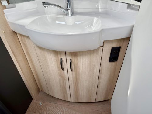 Hobby De Luxe 460 UFE Franz&ouml;sisches Bett & Rundsitzgruppe! Foto: 9
