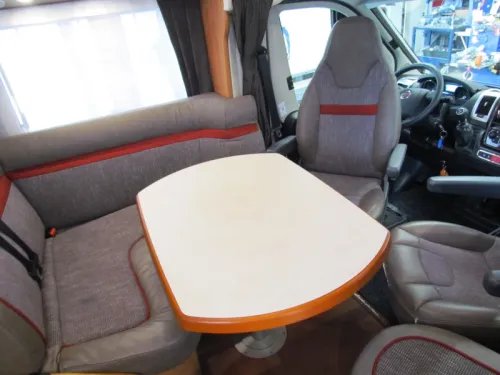 Carthago C-Tourer T143, Camas longitudinales foto: 1