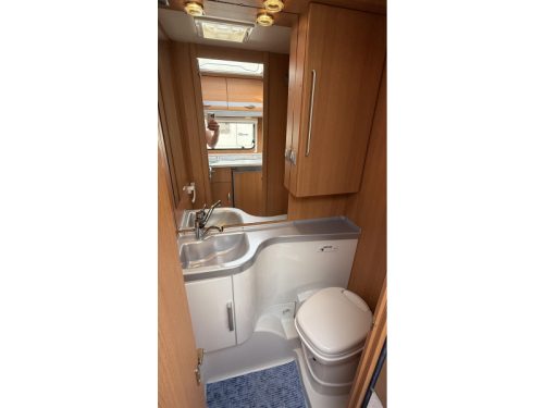 Knaus Sport 420 QD dinette fixed bed toilet photo: 6