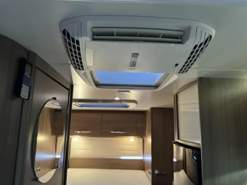 Challenger Sirius 2098 Queensbed-Hefbed-2x Airco photo: 11