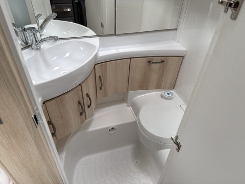 Hobby De Luxe 460 LU Model 2026 photo: 3