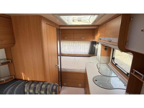 Knaus Sport 420 QD dinette fixed bed toilet photo: 11