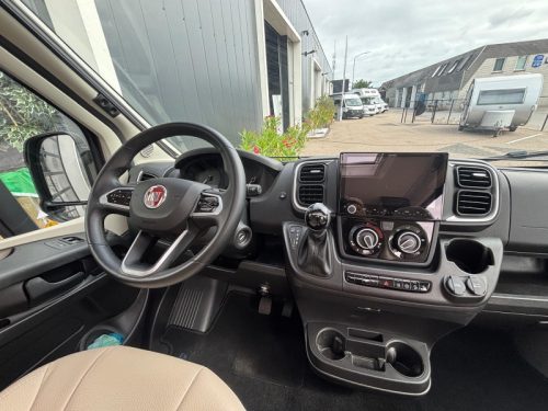 Laika Ecovip 645 unique van conversion packed with options photo: 17