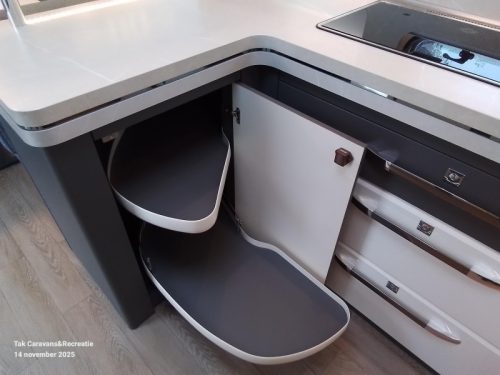 Hobby Excellent 560 CFE Model 2026 Large C Seating photo: 5