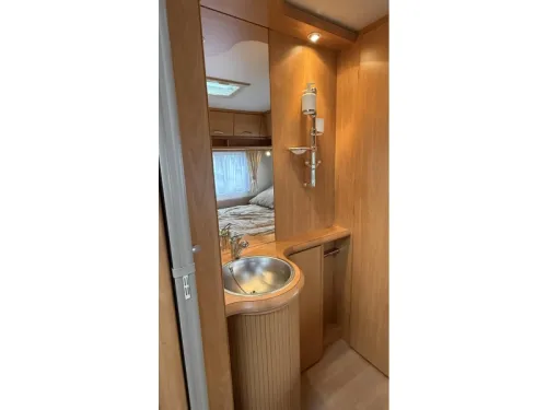Chateau Calista 450 FHU French bed dinette toilet photo: 4