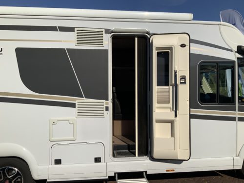 Carthago Malibu I 460 AUTOMATIC 150 hp Integral, Single beds & Pull-down bed, Garage, Engine air conditioning, Roof air conditioning, Level System, Camper centrum on the road Marum photo: 5
