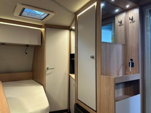 Knaus Sport 450 FU FRENCH BED+DINETTE photo: 7