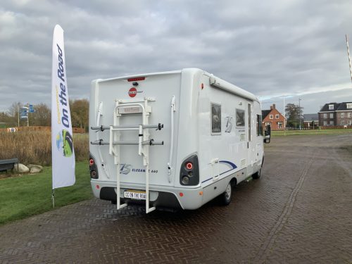 B&uuml;rstner El&eacute;gance 660 Integral, French bed & pull-down bed, Swivel seats, Hydraulic leveling jacks, Year 2004 Camper Centrum On the Road at Noorderringweg 4 in Marum. photo: 27
