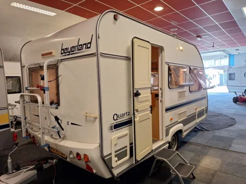 Beyerland Quartz 400 DV Querbett Sitzgruppe Rangierhilfe Foto: 1