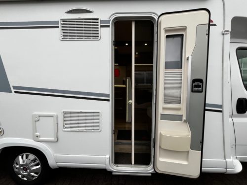 Pilote P 746 GJ Wohnmobil, L&auml;ngsbetten Foto: 4