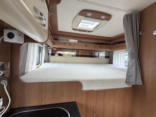 LMC Liberty Explorer 635G Lit transversal Toit relevable Panneau solaire Store photo : 19