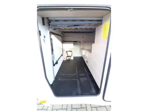 Chausson Titanium 738 XLB QUEENSBED + POP-TOP ROOF photo: 7