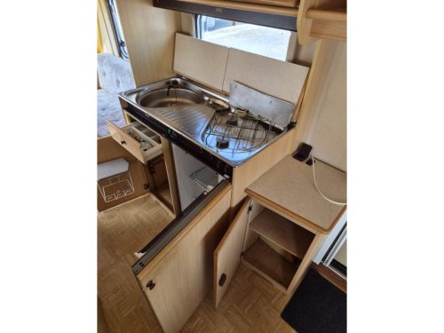 LMC Luxus 490 P Awning - Fold-out top bed photo: 7