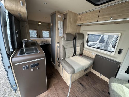 Hymer Yellowstone 640 POP-TOP ROOF + SINGLE BEDS photo: 8