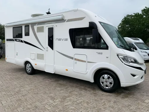 McLouis Nevis 79 G Queensbed Hubdach Foto: 0