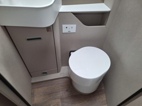 Hymer Tramp S 685 LEVELSYSTEEM-FACE TO FACE Foto: 6