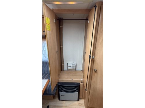 Hobby De luxe Easy 450 UF Querbett Rundsitzgruppe Toilette Foto: 4