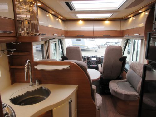 Carthago Chic C-Line I 4.9 LE AUTOMATIC DOUBLE FLOOR photo: 4