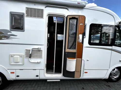 Laika Kreos 7010 French bed/pop-top roof/automatic photo: 18