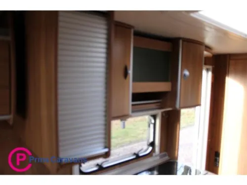 B&uuml;rstner Averso 450 French bed and dinette photo: 16