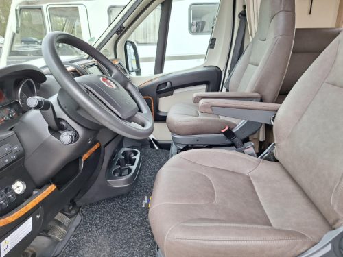 Eura Mobil Profila RS 720 QB FIXED BED+POP-TOP ROOF  photo: 10