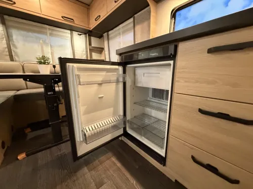Weinsberg CaraOne Edition HOT 450 FU Franz&ouml;sisches Bett / Rundsitzgruppe  Foto: 10