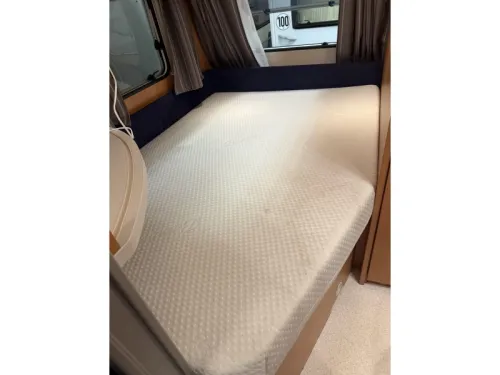 Knaus Sport 500 FDK STAPELBED VASTBED ZITJE foto: 6