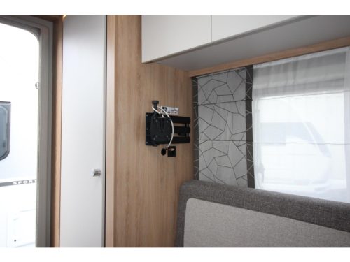 Knaus Sport 420 QD Transverse bed & spacious kitchen! photo: 15
