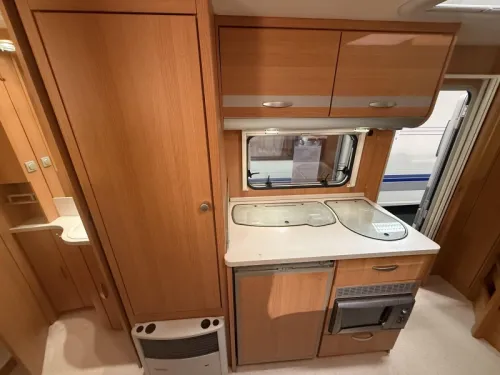 Knaus Sport 500 FDK STAPELBED VASTBED ZITJE foto: 11