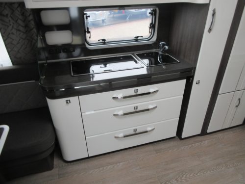 Hobby Prestige 560 UL RONDZIT HOGE KOELKAST Foto: 6
