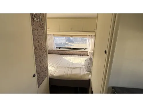 Dethleffs Camper 440 T asiento de tren cama fija aseo foto: 11
