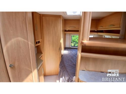 Fendt Saphir 470 caravan.. French bed/round seating photo: 9