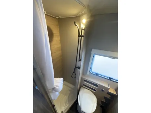 Weinsberg CaraOne 550 QDK BUNK BED-SHOWER-SPACIOUS photo: 11