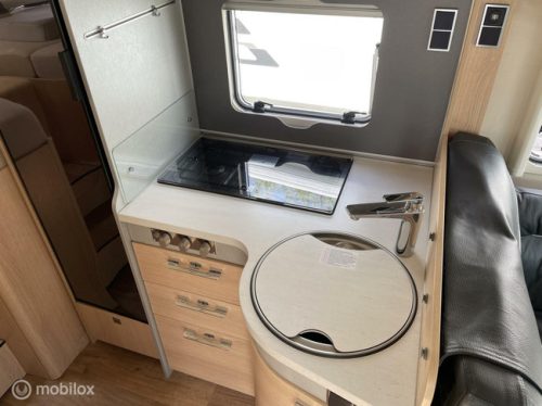 Hymer B-MCT 600 White-line Mercedes B-MCT 600 White-line Single beds, Electric Pop-up bed(!!), XXL Garage and Packed with Extras! photo: 6