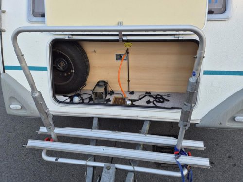 Eifelland 490 Holiday, 2nd owner with cassette awning and side wall photo: 4
