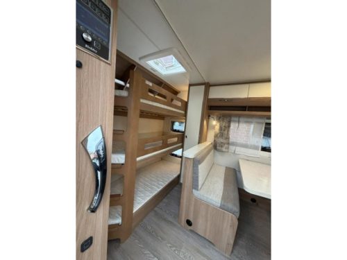 Hobby De Luxe 540 KMFE 3 bunk beds Mover Airco photo: 10
